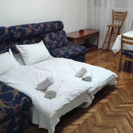 Fa Apartment *